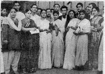 Geeta Roy with other singers