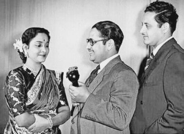Geeta ji with Guru Dutt and a programme host in 1957. 