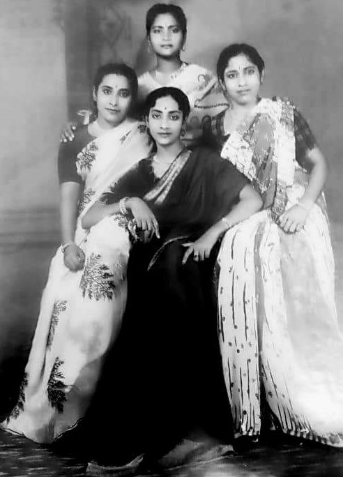 Geeta ji with sister Lokkhi and other relatives (restored)