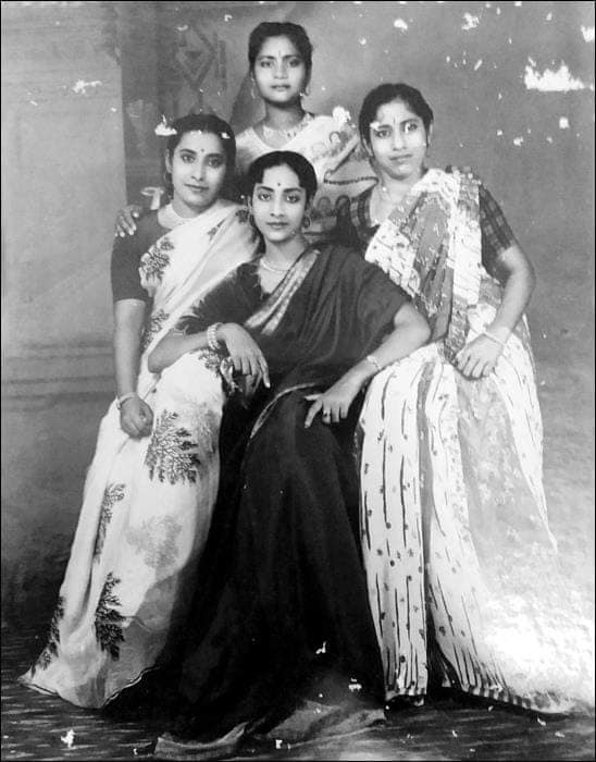 Geeta ji with sister Lokkhi and other relatives (original)